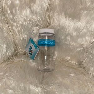 ⭐️4 for 12$⭐️ New water bottle signed Moroccanoil